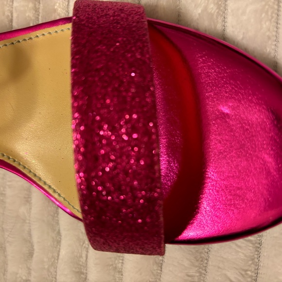 NWOT Betsy Johnson silver glitter block heel sandals Miri size 8 - Picture 3 of 6